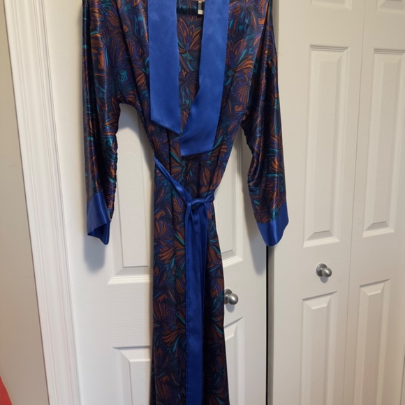 Diamond Tea Montreal Gowns Robe - Picture 2 of 4